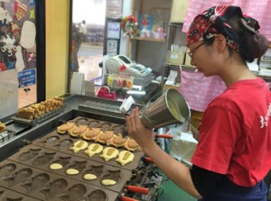 美味しいたい焼きでお客様を笑顔に★
“たい焼き”づくりもマスターできちゃう?!♪♪
まずは簡単な作業からお任せしていきます◎