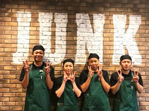 気さくな店長とSTAFFがお出迎え！
未経験でもカンタン♪
スグ覚えられるから気軽に始められます★*