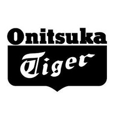 ﾟ*｡☆ NEWスタッフ募集 ☆。*ﾟ
スニーカーやファッションアパレル人気のお店♪
20～30代スタッフ活躍中