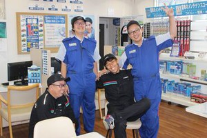 年齢・性別・経験など採用には一切関係なし！
《人物重視》の採用◎ 転職回数も不問！
⇒ 車好きの "仲間" が待っています！