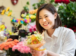 ≪Karendo≫にはカラフルなお花や雑貨がたくさん★*゜
ワクワク気分でお花を選ぶお客様を見てアナタも幸せ気分に♪