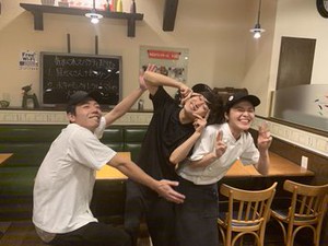 立川駅南口から徒歩3分！
駅チカだから通いやすい♪
STAFF同士の仲の良さは、写真を見れば一目瞭然！笑