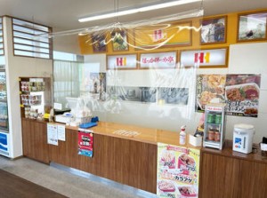 ＼長年愛される"ほか弁″で働こう!／
お客様に美味しいお弁当で
笑顔もお届け★
初めてのバイトでも大丈夫な
シンプル作業です◎