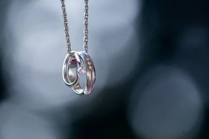 ﾟ*｡☆ NEWスタッフ募集 ☆。*ﾟ
クリスタルジュエリー販売スタッフ
即日勤務大歓迎♪
未経験でも安心の職場