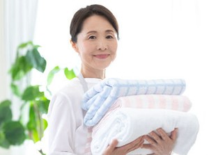 40～60代のスタッフ活躍中！無資格&未経験OK♪
ベッドメイキングや食事準備などのモクモク軽作業をお任せ★