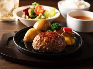 いしがまやハンバーグ ららぽーと門真
未経験や初バイトも大歓迎♪
優しい先輩が丁寧に教えるのでご安心を◎