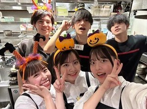 ＼アルバイトデビュー大歓迎♪／
経験やスキルは全く必要なし◎
元気に明るくあいさつができればOK！