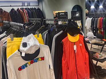 販売・接客から始めて、買取のお仕事まで…♪
ブランドに関する知識が働きながら身につくので、自分の成長にテンションUP◎