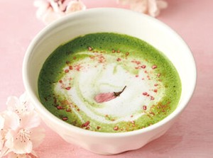 ★働きながら学べる環境
季節限定のパスタやスイーツが人気！
お茶の知識や、おいしい紅茶の淹れ方もマスターできます。