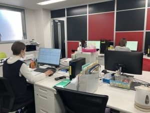 土日祝休みでプライベートとの両立も◎
髪色やピアス/ネイルなどもOK！
自由度の高い環境で自分のペースで働けます♪