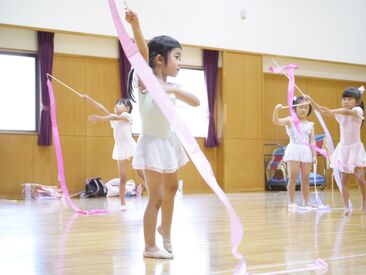 ＼やりがい満点／
「せんせい！できたよ！」
子どもたちの成長を間近で見られます◎
働いている感覚より楽しんでいる感覚★