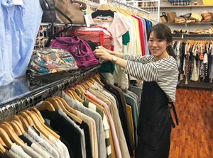 未経験大歓迎♪
主婦・学生さんが活躍中！
まずは笑顔で「いらっしゃいませ」からはじめましょう♪