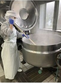 幅広い年代のスタッフが活躍中★調理スタッフの補助をお願いするので「調理に自信がない…」という方でも安心して働けます◎