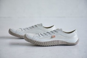 ＼国産スニーカーブランドのオープニング募集／
★未経験者でも高時給1800円~
★週2~で働きやすさ◎
★フリーター＆主婦(夫)歓迎