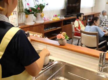 女性スタッフ活躍中！
「自炊経験」はあなたの立派なスキルです★
ぜひ活かして働きませんか？