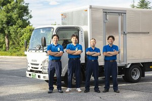 〈中型免許を活かせる〉
体を動かしながら健康的に！
資格を活かせる配送ドライバーのお仕事
♪