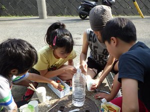 遊んだり宿題を見たりおやつを食べたり…
一緒に遊ぶことも大事なお仕事◎
「将来、正社員として働きたい」
という方も大歓迎★