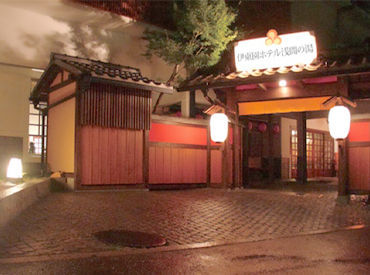 ＼* アナタらしく働ける！ *／
幅広い年代のスタッフが活躍★
だからこそ、「スタッフの働きやすさ」を大切にしています