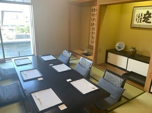 ≪まかない無料≫
うどんやそば、らーめん、パスタなど…
沢山のまかないメニューがあるので、
飽きずに楽しみながら働けます♪
