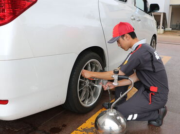 未経験OK！
車の知識は一切不要です★
まずはできることから少しずつ
慣れていけば大丈夫◎