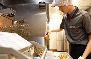 ▼続ける理由はチームワークの良さ！
「KFCでの経験が就活で役に立った」なんて話しも◎
知名度抜群だから、自慢のガクチカに♪