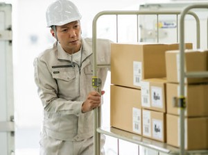 髪型・髪色自由/ヒゲOKです♪
裏方バイトだから、見た目に気を使いすぎなくても大丈夫◎
気楽に働けます！
※画像はイメージ