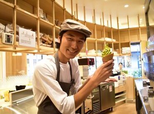 和スイーツ好きは要チェック!!
京都の老舗"森半"の抹茶を使用した
スイーツやドリンクが楽しめます♪
≪まかないあり◎≫