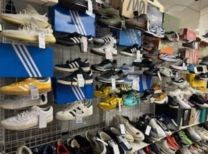 ＼初バイトさんも大歓迎♪／
先輩たちみんなでサポートします！
服の畳み方などイチからお教えするのでご安心ください◎