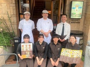 レンガ調の壁が印象的な外観♪
モダンで落ち着いた人気店.+*
有名人もご来店されるイタリアン！
世界にも認められたピザが自慢☆