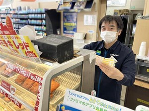 ＼経験がなくてもOK／
コンビニの基本接客から運営など…
「お店づくりの楽しさ」まで教えます♪