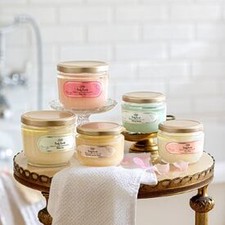 ﾟ*｡☆ NEWスタッフ募集 ☆。*ﾟ
SABON(サボン)
良い香りに包まれてお仕事◎
ボディスクラブが有名♪
コスメ販売STAFF