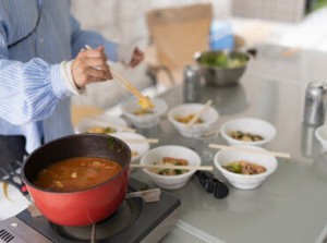 盛り付け・配膳・洗浄など！
経験や資格がなくても始められます◎
もちろん、慣れるまではしっかりサポート！