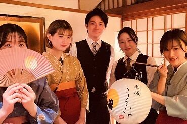 赤坂うさぎやとは…
1階：バー　2階：レストラン　3階：個室
日本家屋を改装した隠れ家のような店内◎
和服の制服もポイント♪