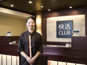 経験ゼロでも難しさナシ！！
カウンター受付がメインで
ブースの片付けもスグに覚えられる程カンタン♪