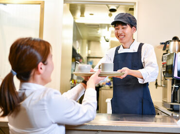 未経験歓迎★"接客が好き""食べることが好き"始める理由はなんでもOK♪一緒に笑顔で＜美味しい＞をお届けしましょう◎