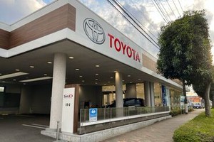 《《スタッフさんの声》》
車内のガラス拭きもなくて
他の洗車業務より簡単！
シニアの僕でも長期間働き続けられています