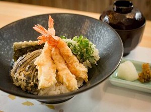 お写真はまかないの例◎
絶品まかないはバランスばっちり♪
まかないが美味しいから仕事も頑張れる◎