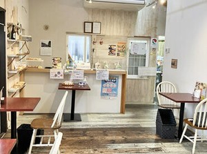 ≪就労継続支援A型事業所が営むパン屋≫
からあげ聖林も隣接しており、
そちらで働く障がい者の方のサポートも行います。
