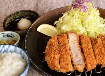 ＼まかない大好きな人集合／
他には無い美味しいまかないが無料♪
働きながら食費を浮かして沢山遊ぼう笑