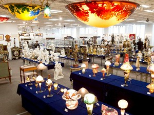 様々な美術品を扱うので、豊富な知識が身につく♪
もちろん詳しい知識はなくてOK！
先輩に教えてもらいながら、自然と身につく◎