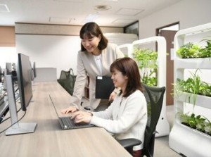 駅チカの新社屋でオフィスワーク♪
平日週5日◎社保完備の安定勤務★
土日祝休みでご家庭との両立も◎