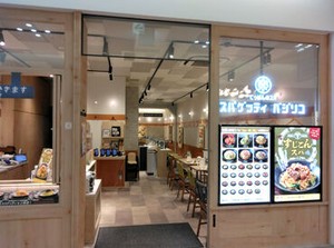 学生さんは授業終わりに働く！
▼主婦(夫)さんは平日や土日のランチタイム、フリーターさんは安定したレギュラー勤務