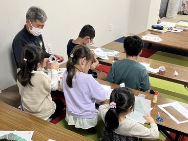 資格なしですぐ勤務開始OK！
"子どもが好き!!"という方なら
年齢や��経験問わず大歓迎◎
ほとんどの方が未経験からスタート★