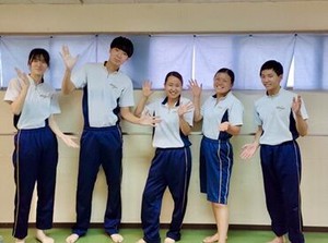 「一人でバイトデビューは不安…」
そんな方はお友達と一緒に応募OK！
一緒に職場見学に行って、
そのまま面接も可能です◎