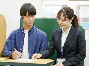丁寧な研修や手厚いサポート！またシフト相談もしやすい！
学生スタッフが安心して働ける職場・条件が整ってます◎