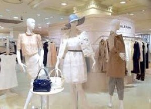 ﾟ*｡☆ NEWスタッフ募集 ☆。*ﾟ
大人キレイなアパレルブランド
20～40代女性活躍中♪
洋服貸与あり/シンプルネイルOK★