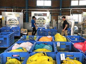 ★有限会社クマセン★
施設から届く衣類やタオル・シーツなどの
クリーニング業務をしています◎