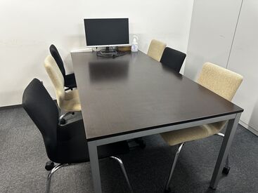20～30代のスタッフが多数活躍中の部署です！分からないことがあっても聞きやすいので初日からでも安心してスタートできます！