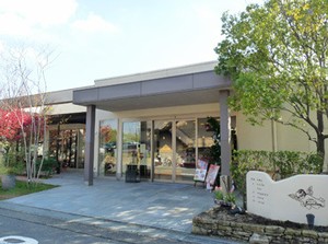 ≪ミルフィーユ 本店≫
本店ということもあり、常連さんが一番多い店舗♪
年齢層も幅広く、たくさんの方と会話が楽しめます◎