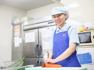 ★新規スタッフを大募集★
「今日の給食なに?!♪」
「昨日のおかず美味しかったよ！」
子ども達の声がやりがいの1つ◎